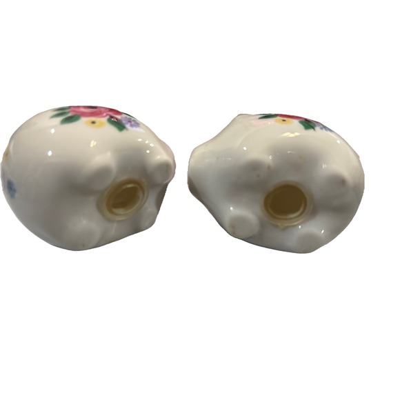 Vtg 80s 90s White Ceramic Floral Kissing Pigs 2" Tall Salt & Pepper Shakers Set - Picture 5 of 5